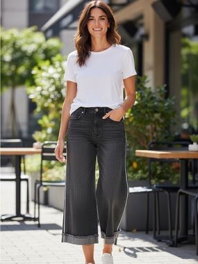 Brahmin Wide-Crop Ankle Jeans in Washed Charcoal